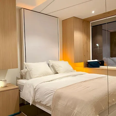 The Houseboat Family - De Jordaan Brand New Houseboat! * Amsterdam