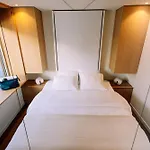 The Houseboat Family - De Jordaan Brand New Houseboat! Botel Amsterdam