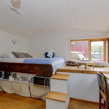 The Houseboat Family - De Jordaan *