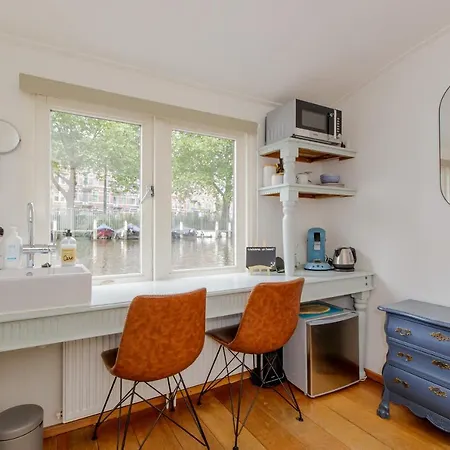 The Houseboat Family - De Jordaan Botel