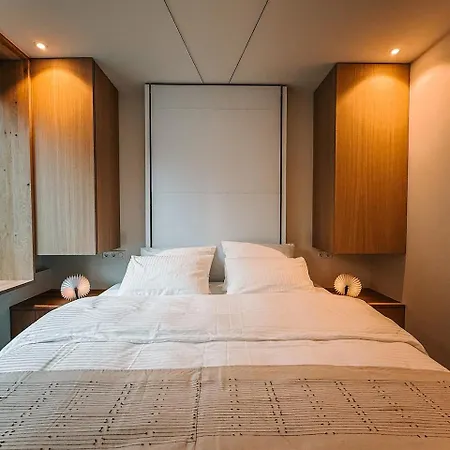 The Houseboat Family - De Jordaan Brand New Houseboat!