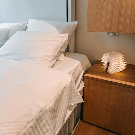 The Houseboat Family - De Jordaan Brand New Houseboat! Botel