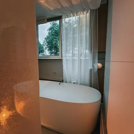 Botel The Houseboat Family - De Jordaan Brand New Houseboat!