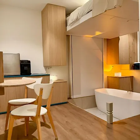 The Houseboat Family - De Jordaan Brand New Houseboat! Botel Amsterdam