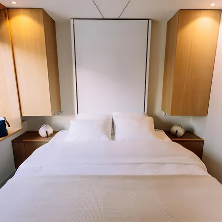 The Houseboat Family - De Jordaan Brand New Houseboat! *