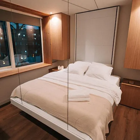 The Houseboat Family - De Jordaan Brand New Houseboat! * Amsterdam