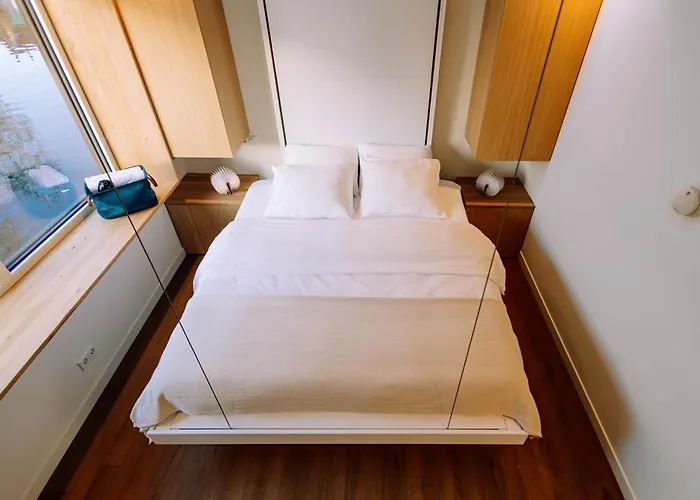 The Houseboat Family - De Jordaan Brand New Houseboat!