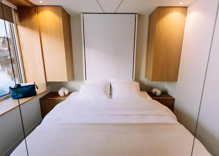 The Houseboat Family - De Jordaan Brand New Houseboat! *