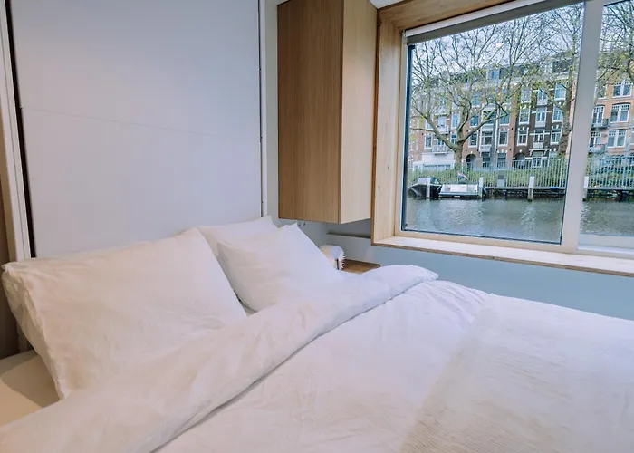 The Houseboat Family - De Jordaan Brand New Houseboat! *