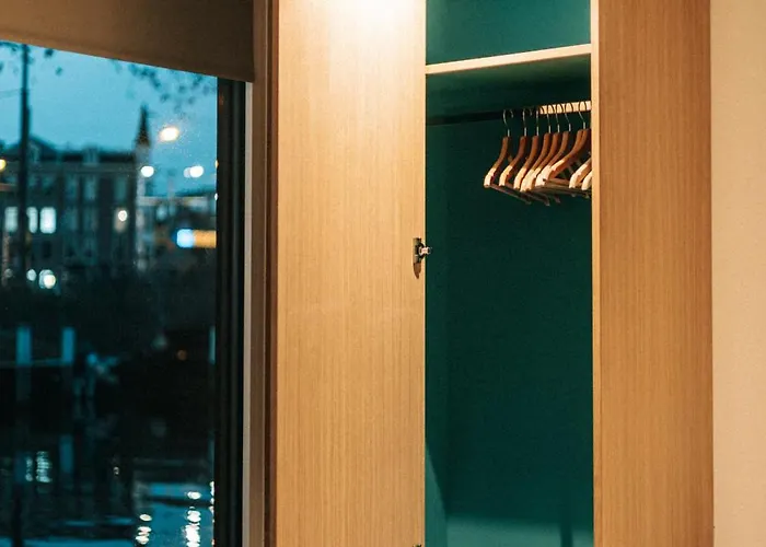 The Houseboat Family - De Jordaan Brand New Houseboat! *