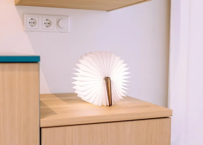 The Houseboat Family - De Jordaan Brand New Houseboat!